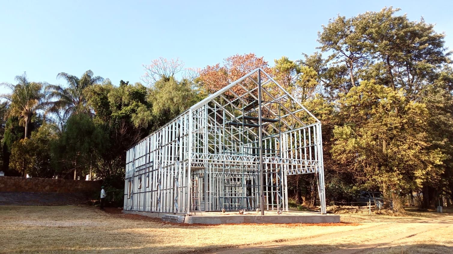 Pequeño lightweight steel frame home in George